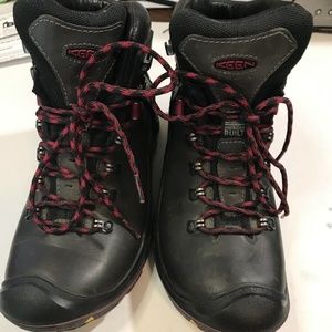 Keen Liberty Ridge Women's Hiking Boots sz 8